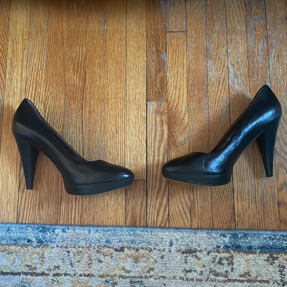 Banana Republic black pumps - Picture 4 of 4